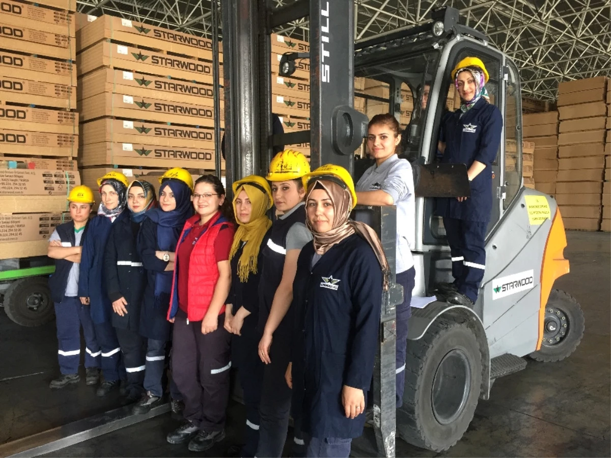 Forklift Operatörü Kadınlar Erkeklere Taş Çıkartıyor