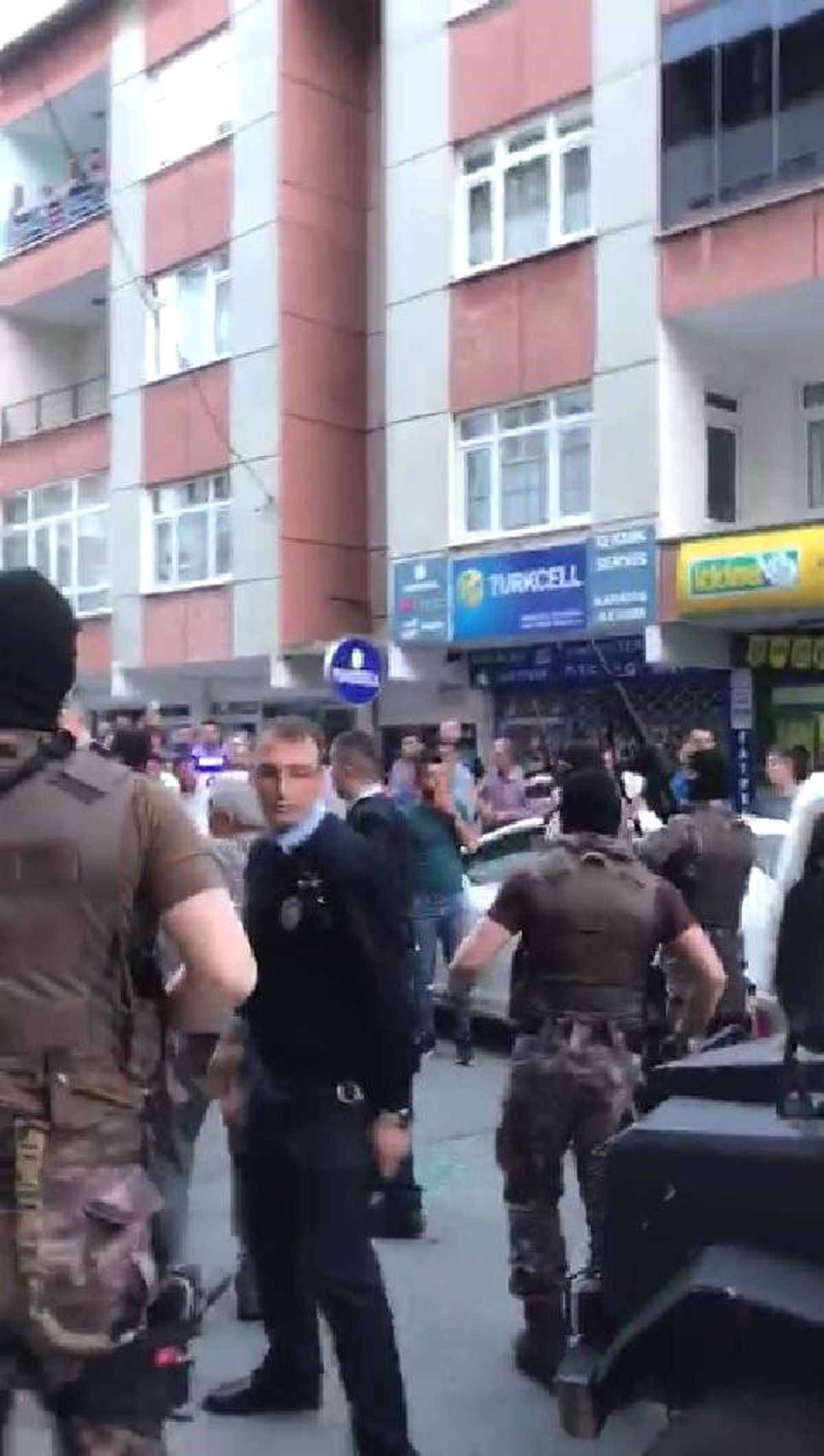 Geniş)kartal\'da Polisle Kovalamaca Kazayla Bitti, 6 Yaralı 3 Gözaltı