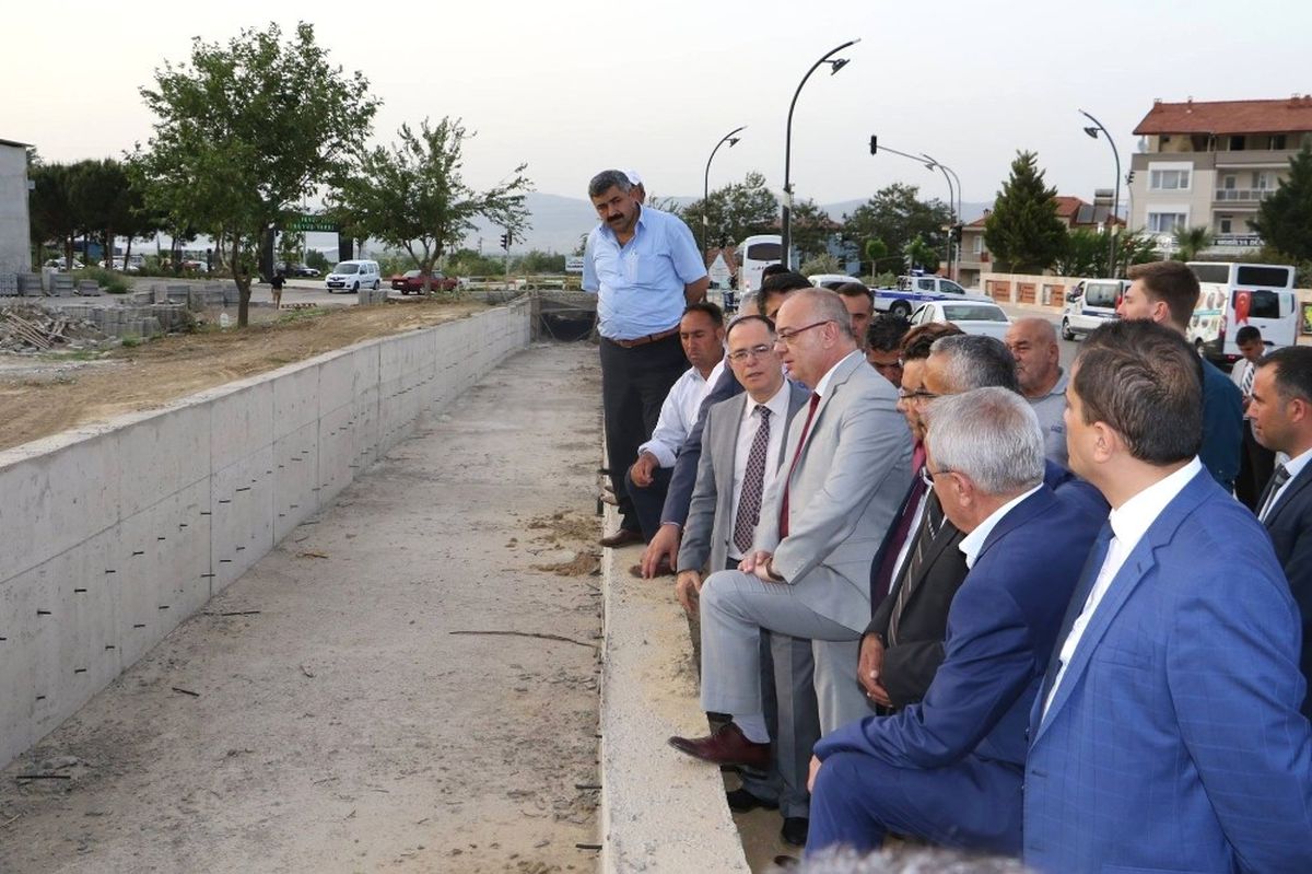 Girne Caddesi\'nde Dere Taşkınları Önleniyor