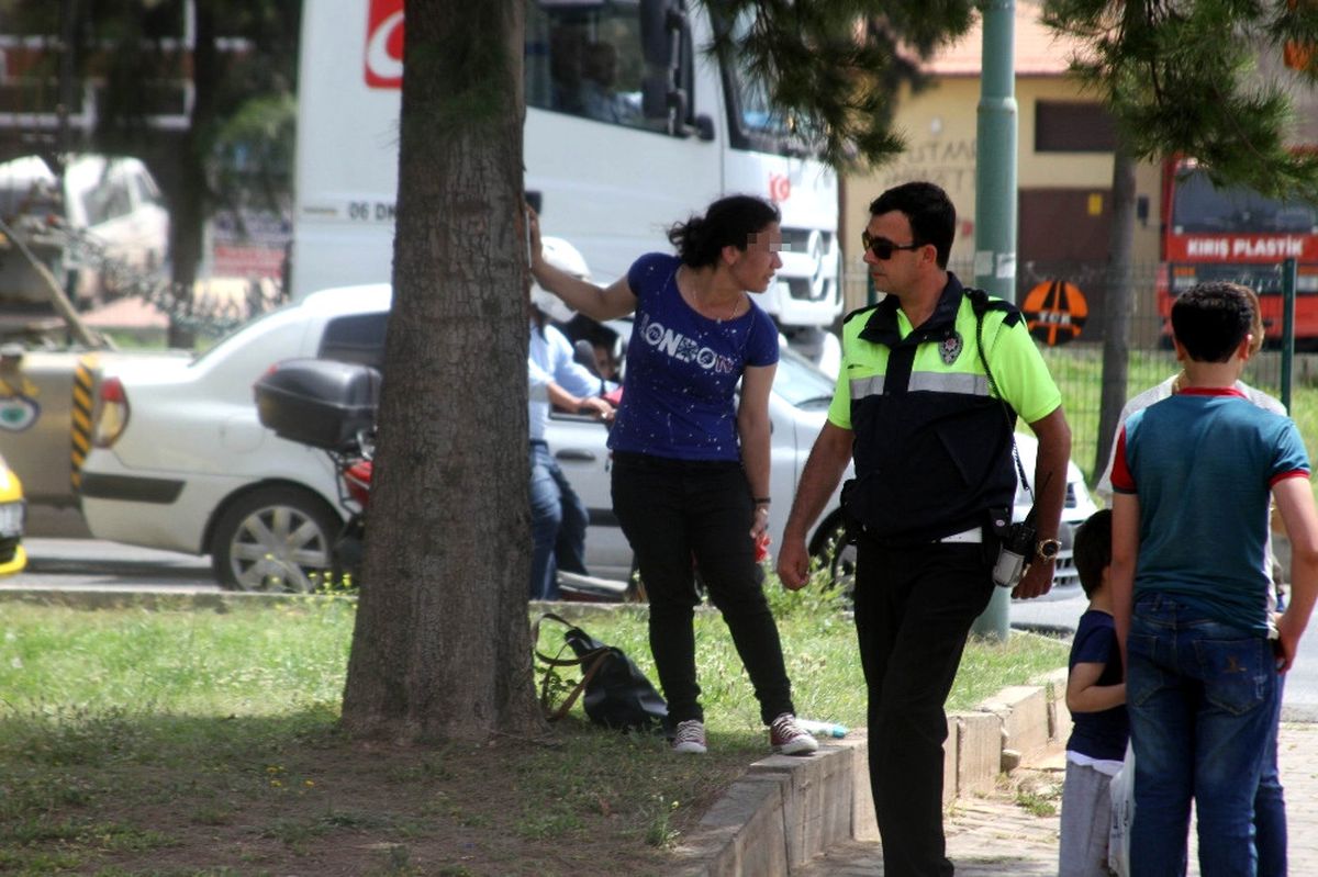 Karısını Bıçakladı, Taksi Şoförünü Rehin Aldı