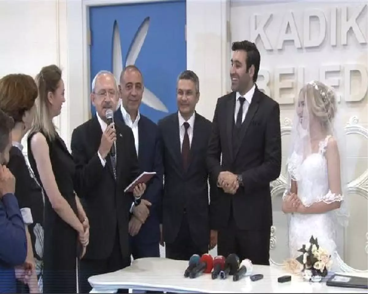 Kılıçdaroğlu, Gezi Olayları\'nda Yaralanan Hülya Arslan\'ın Nikah Şahitliğini Yaptı...