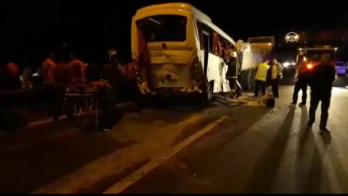 Kocaeli\'nde Zincirleme Trafik Kazası: 8 Yaralı