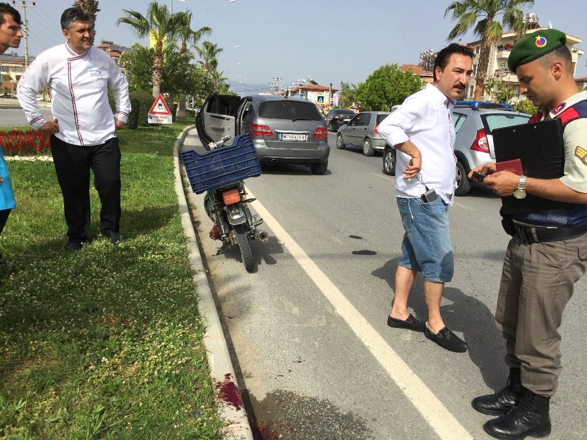 Motosiklet Otomobile Çarptı: 2 Yaralı