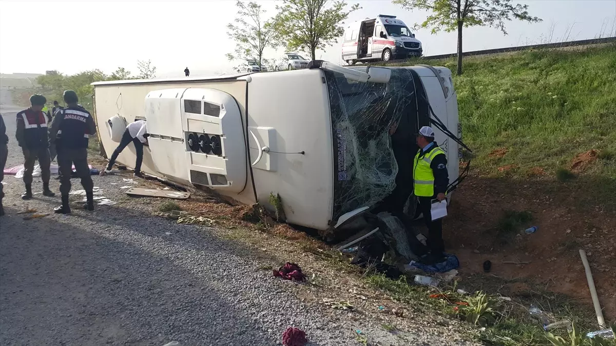 Muğla Faciasını Hatırlatıp Uyardılar, Kazadan Kurtulamadılar! Otobüs Devrildi: 40 Yaralı