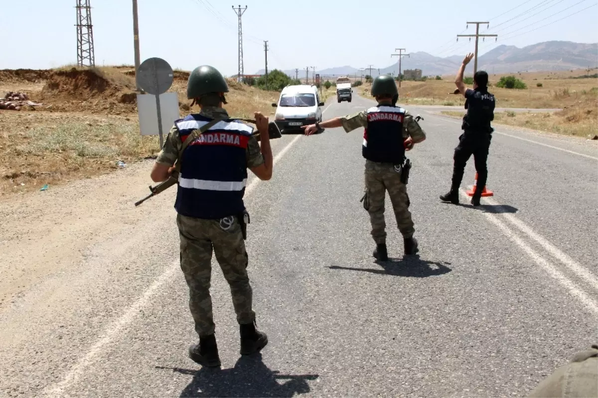 PKK\'lı Terörist Yol Kontrolünde Yakalandı