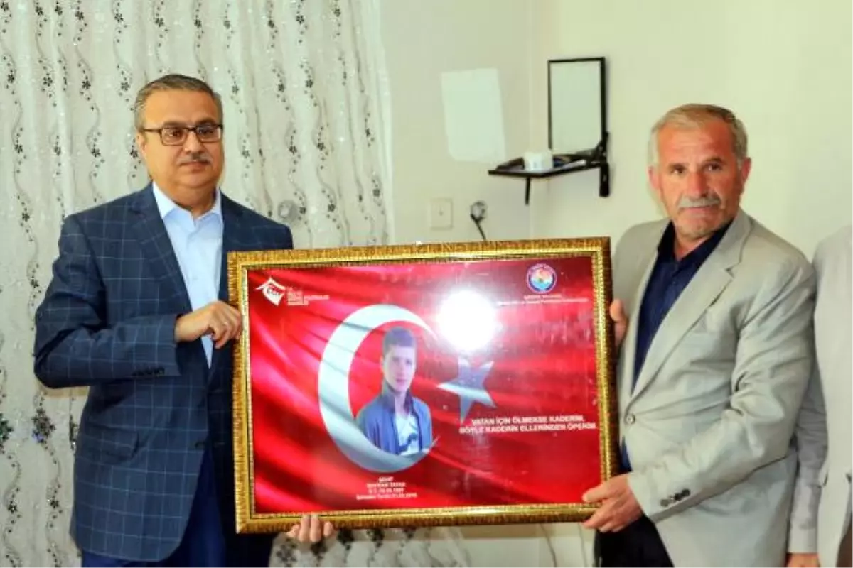 Şırnak Valisi\'nden, Şehit Ailelerine Anneler Günü Ziyareti