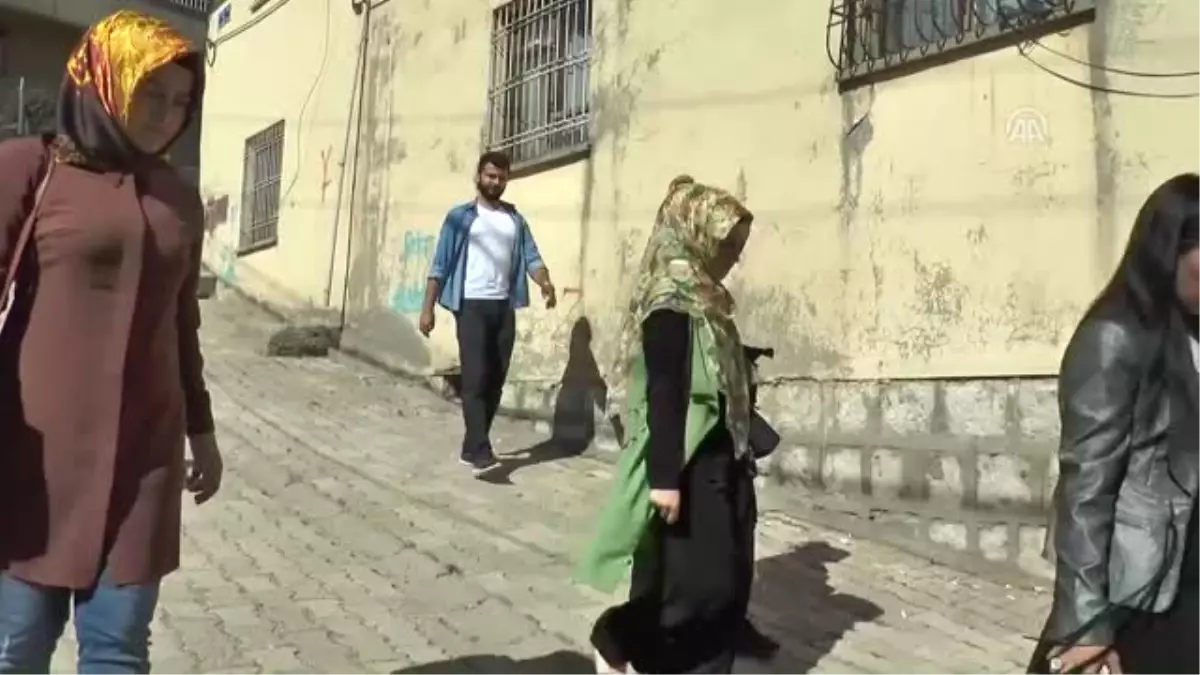 Şırnaklı Şehit Annesine Anneler Günü\'nde Anlamlı Ziyaret