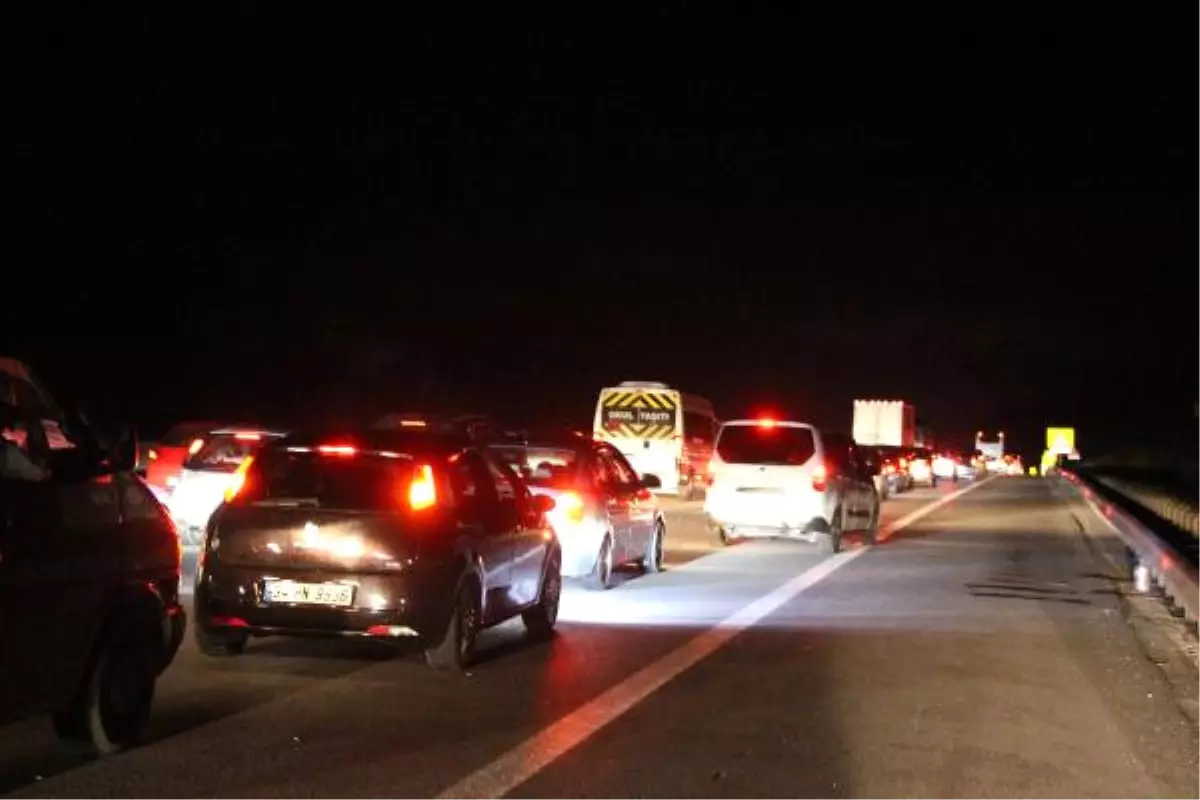 Tem Otoyolu\'nun Abant Kavşağı Bölgesinde Trafik Yoğunluğu