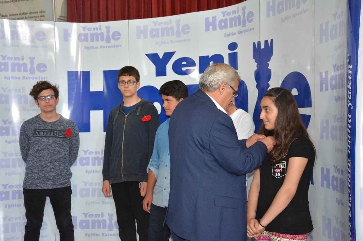 Yeni Hamle\'den 8 Başarılı Öğrenciye Burslu Eğitim