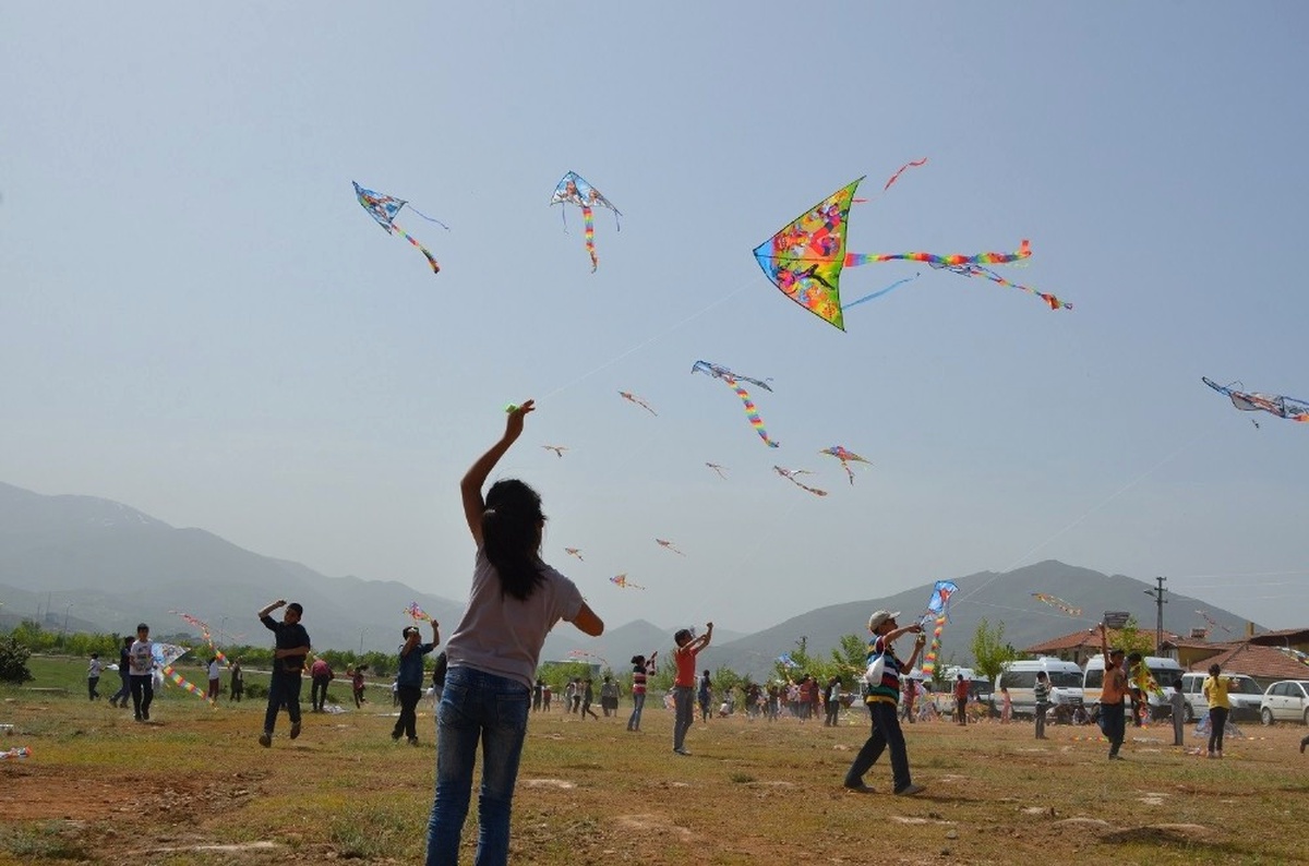Yeşilyurt 4.uçurtma ve Sokak Oyunları Şenliği Renkli Görüntülere Sahne Oldu