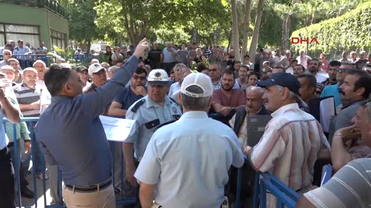 30 Yıldır Oturduğu Evin İhalesini Alamayınca Gözyaşına Boğuldu