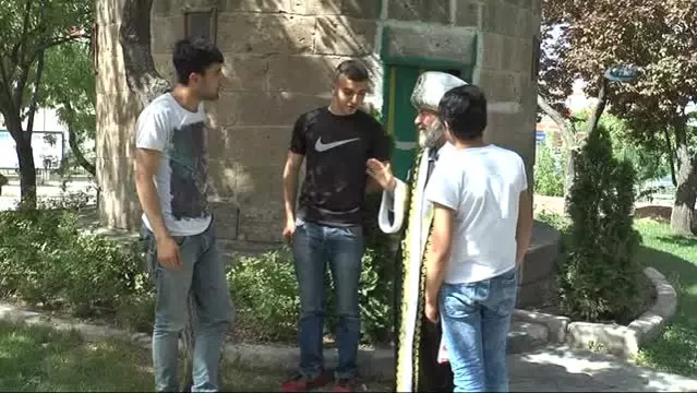 63 Yaşındaki Adam Türkiye’deki Türbe Gezisinde 74. Durağında Son Dakika