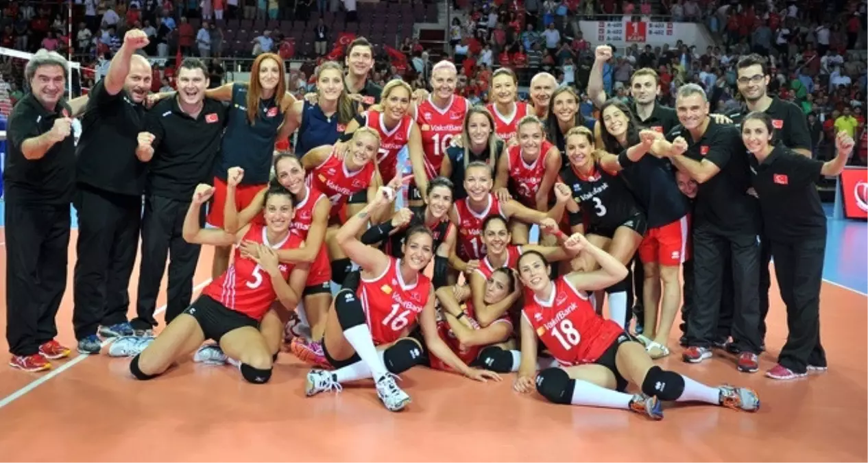 A Milli Kadın Voleybol Takımı, Kırgızistan\'ı 3-0 Yendi