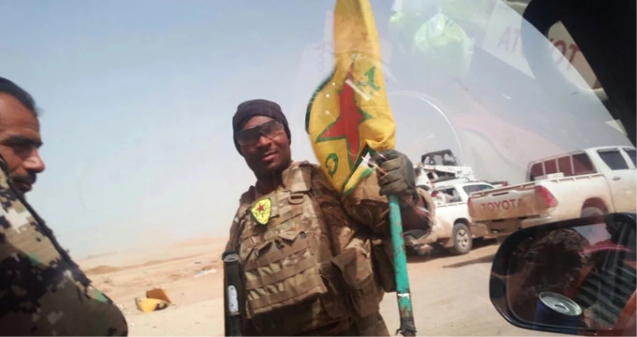 ABD Askeri Tabka\'da Terör Örgütü YPG Paçavrasıyla Poz Verdi