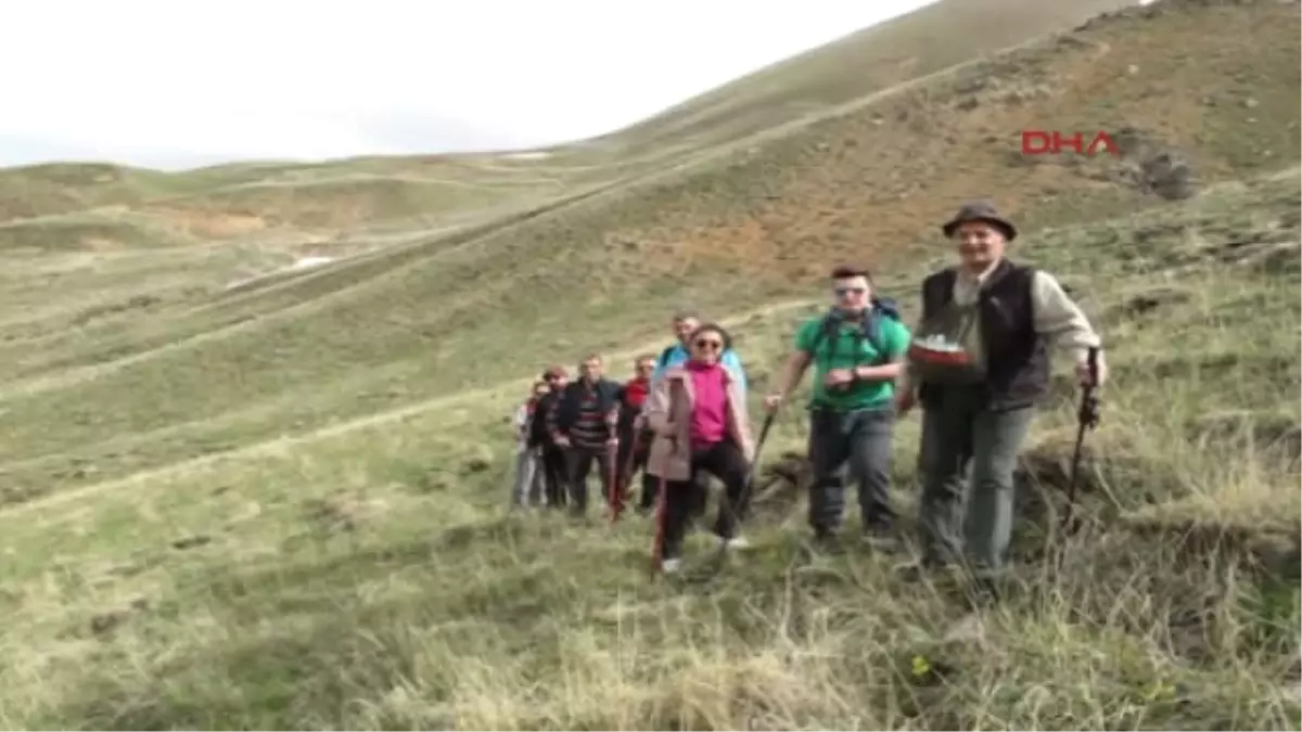 Ağrı Anneler Gününü 3 Bin 400 Metredeki Kösedağ Zirvesi\'nden Kutladılar