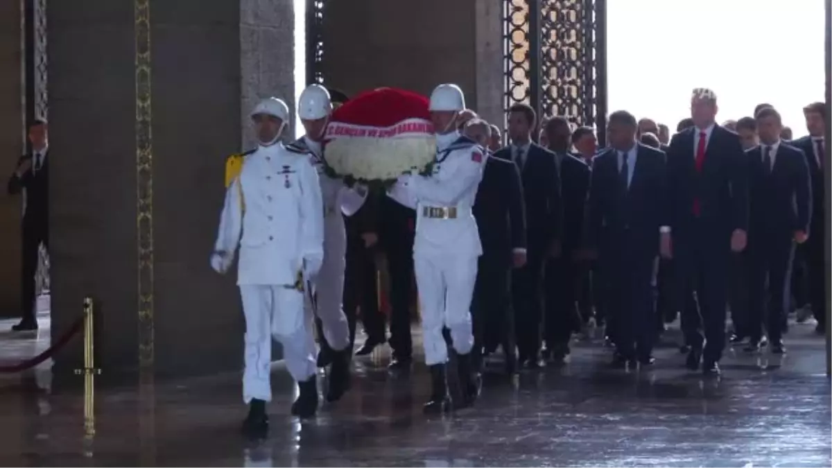 Bakan Kılıç, Anıtkabir\'i Ziyaret Etti