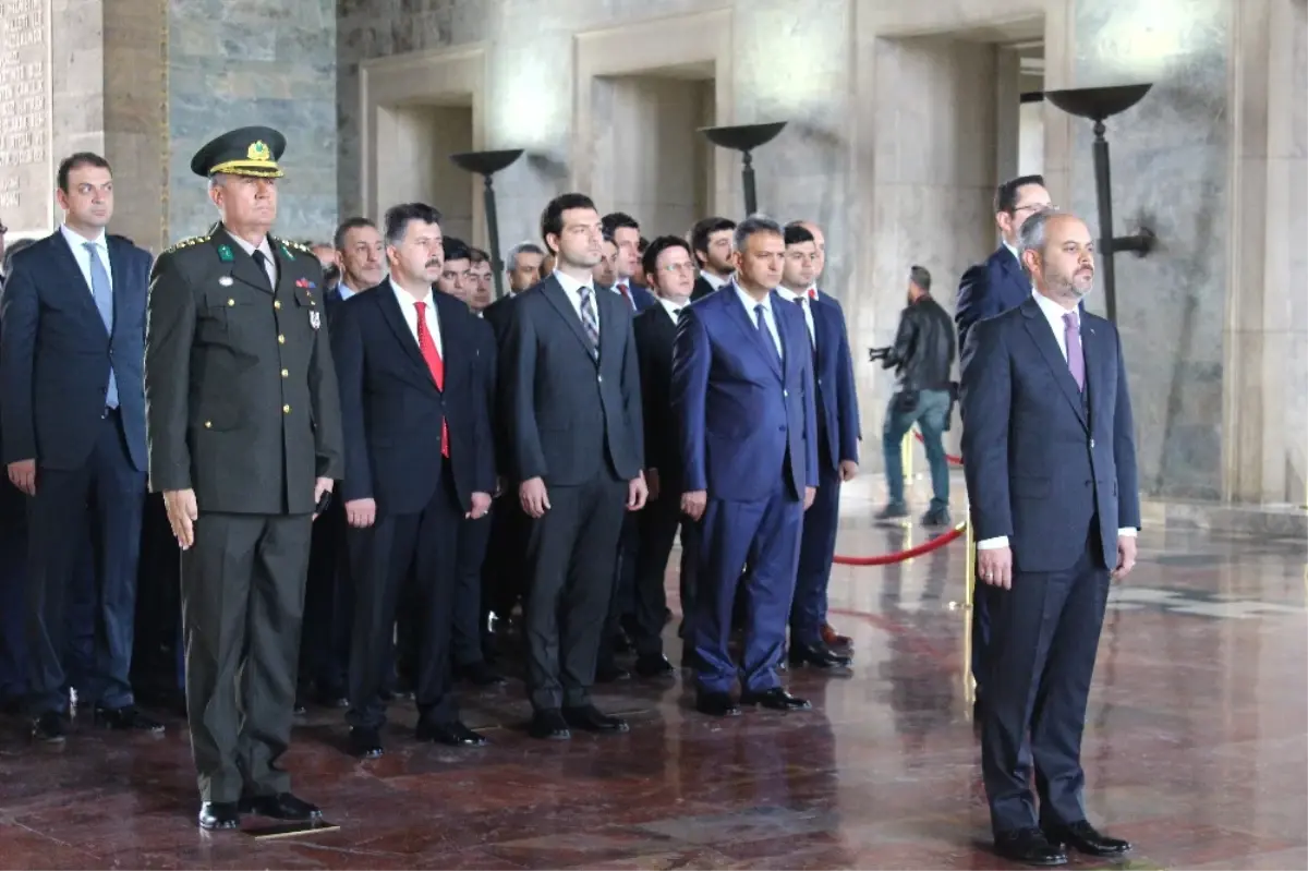 Bakan Kılıç Anıtkabir\'i Ziyaret Etti