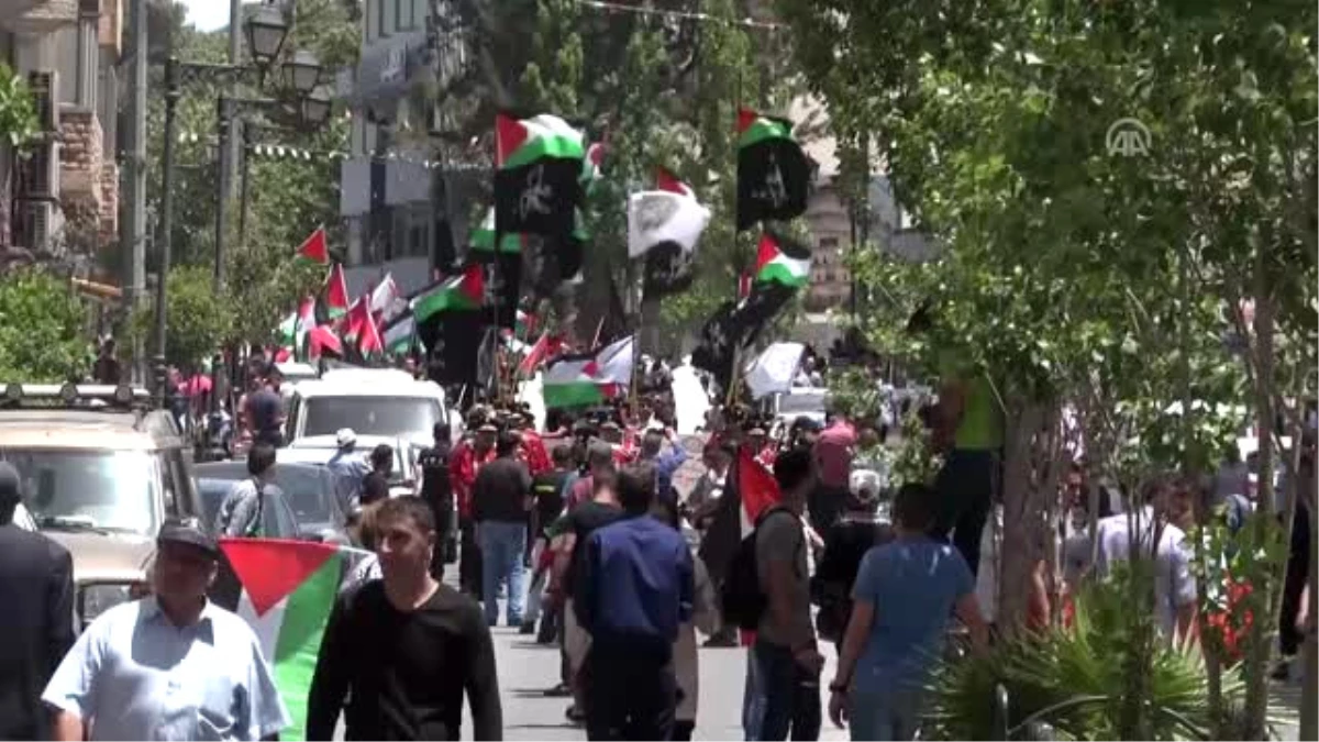 Batı Şeria\'da Nekbe\'yi Anma Komitesinin Çağrısıyla Yürüyüş Düzenlendi