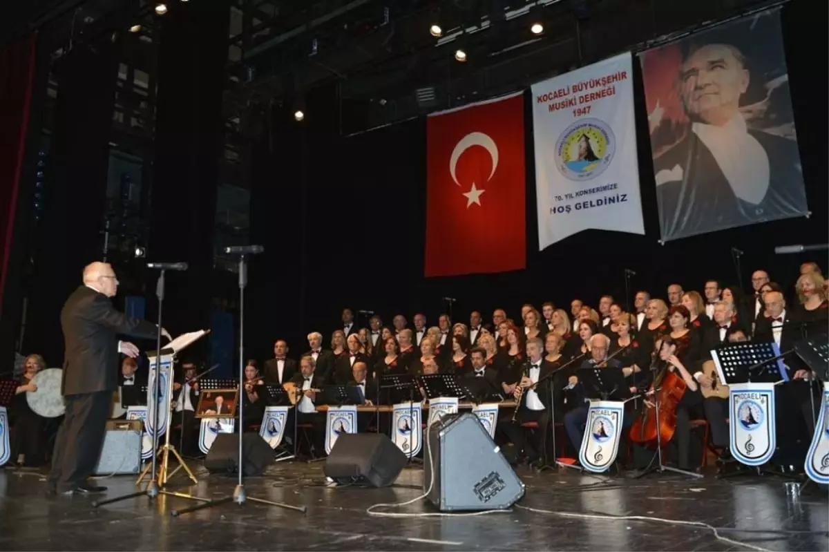 Büyükşehir Korosu 70. Yılını Konserle Kutladı