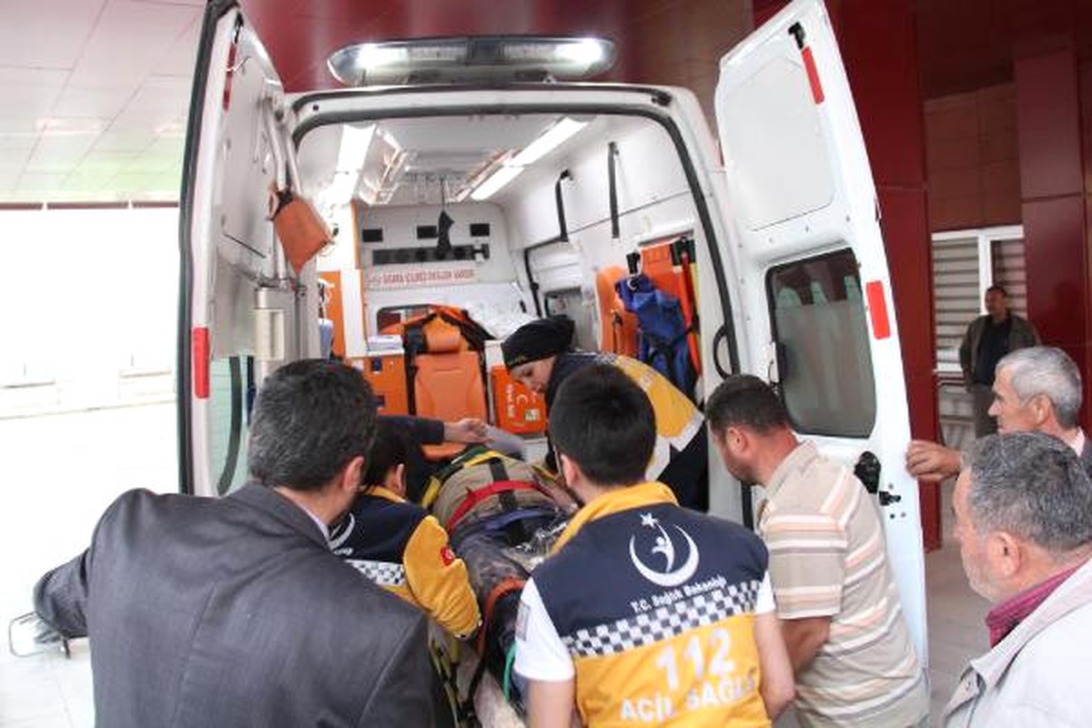 Cam Montajı Yapan İnşaat Ustası Ağır Yaralandı