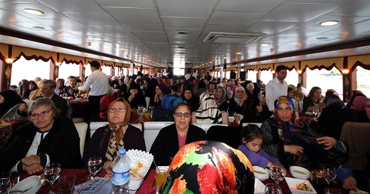 Engelli Anneleri Boğaz Turunda Doyasıya Eğlendi