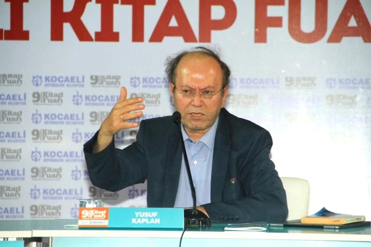 Gazeteci Yusuf Kaplan, Kitap Fuarı\'nda
