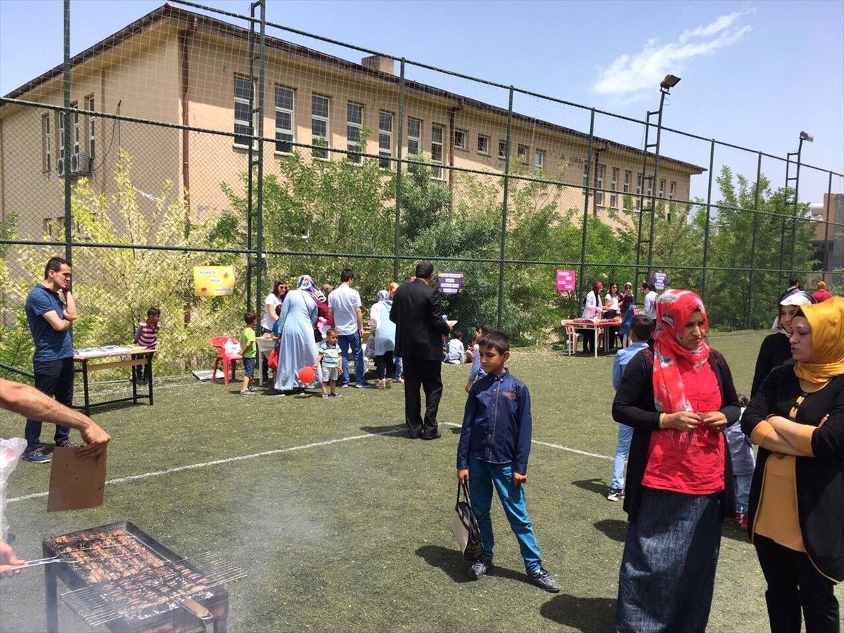 Gercüş\'te Yardıma Muhtaç Öğrenciler İçin Kermes