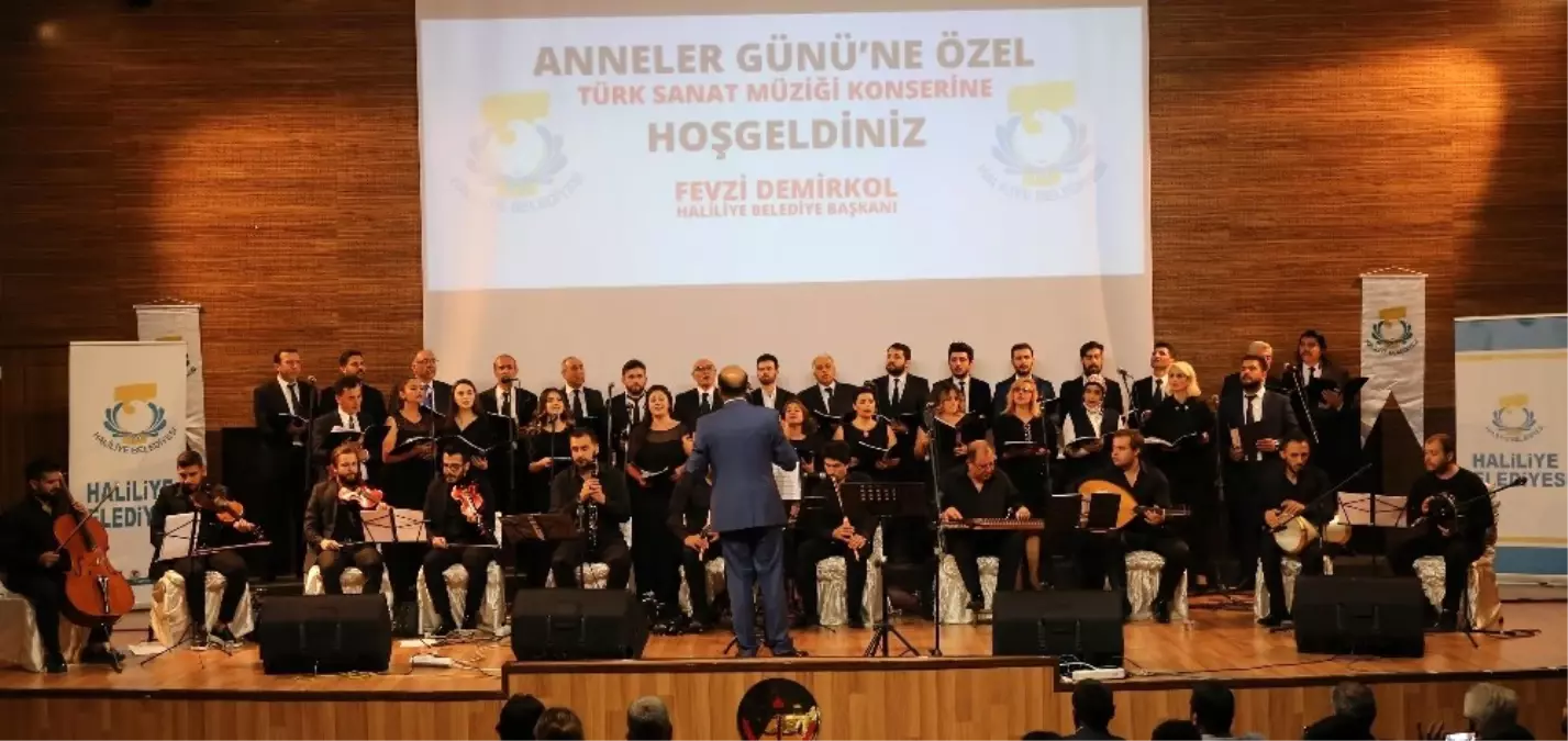 Haliliye\'de Annelere Özel Kutlama