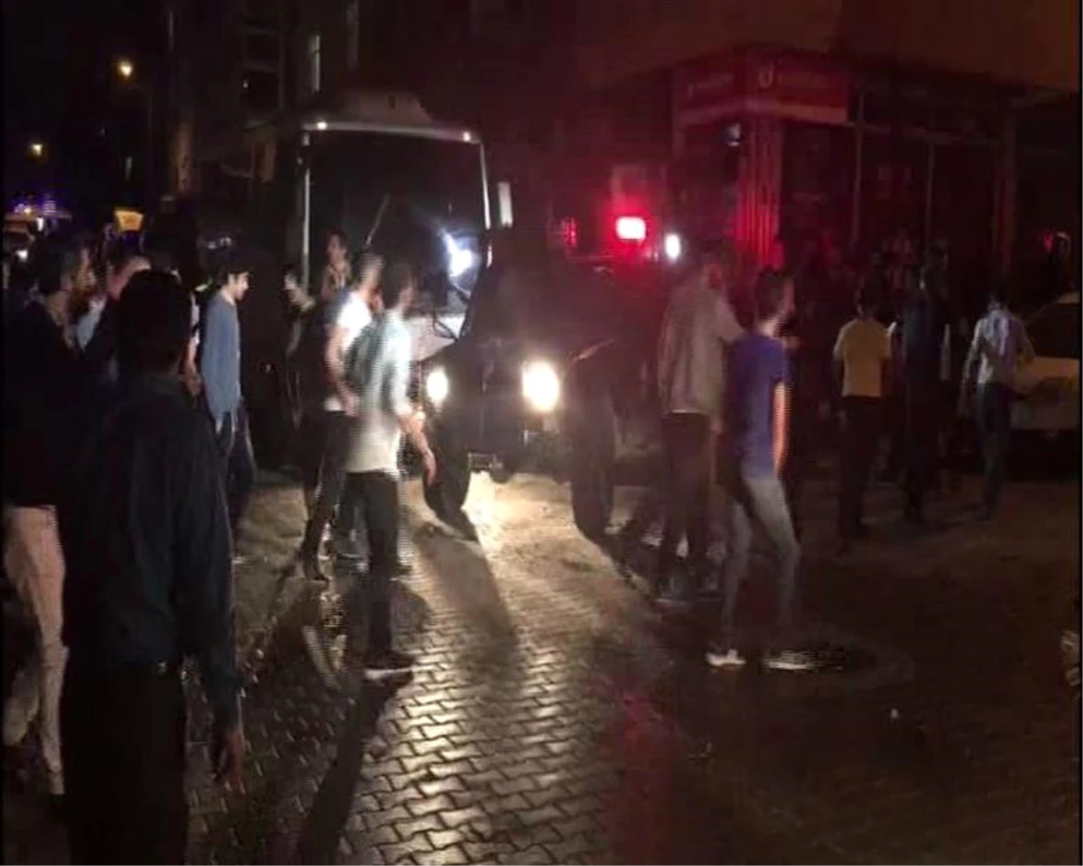 İstanbul Karıştı, Afgan ve Suriyelilerle Mahalleli Birbirine Girdi: 1 Ölü