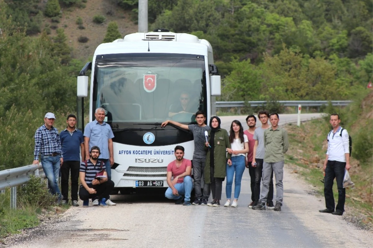 Jeoloji Öğrencileri Sarıcakaya\'da