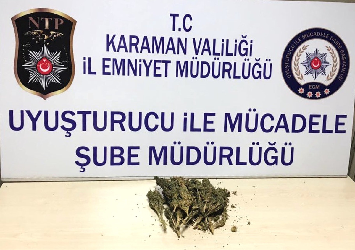 Karaman\'da Uygulama Noktasından Kaçan Otomobilden Esrar Çıktı