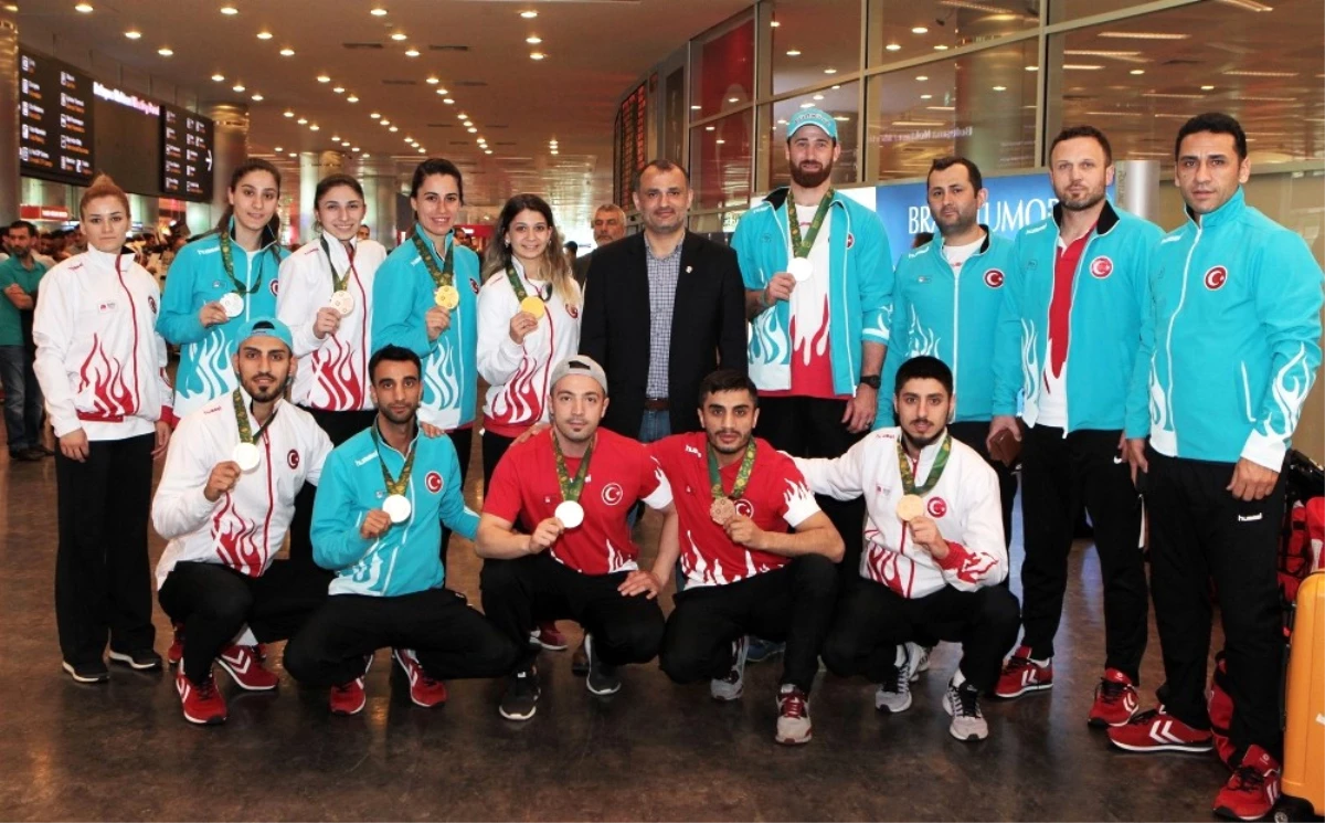 Karate Milli Takımı 11 Madalya ile Yurda Döndü