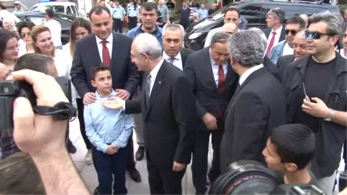 Kılıçdaroğlu, Zübeyde Hanım\'ın Anıt Mezarını Ziyaret Etti