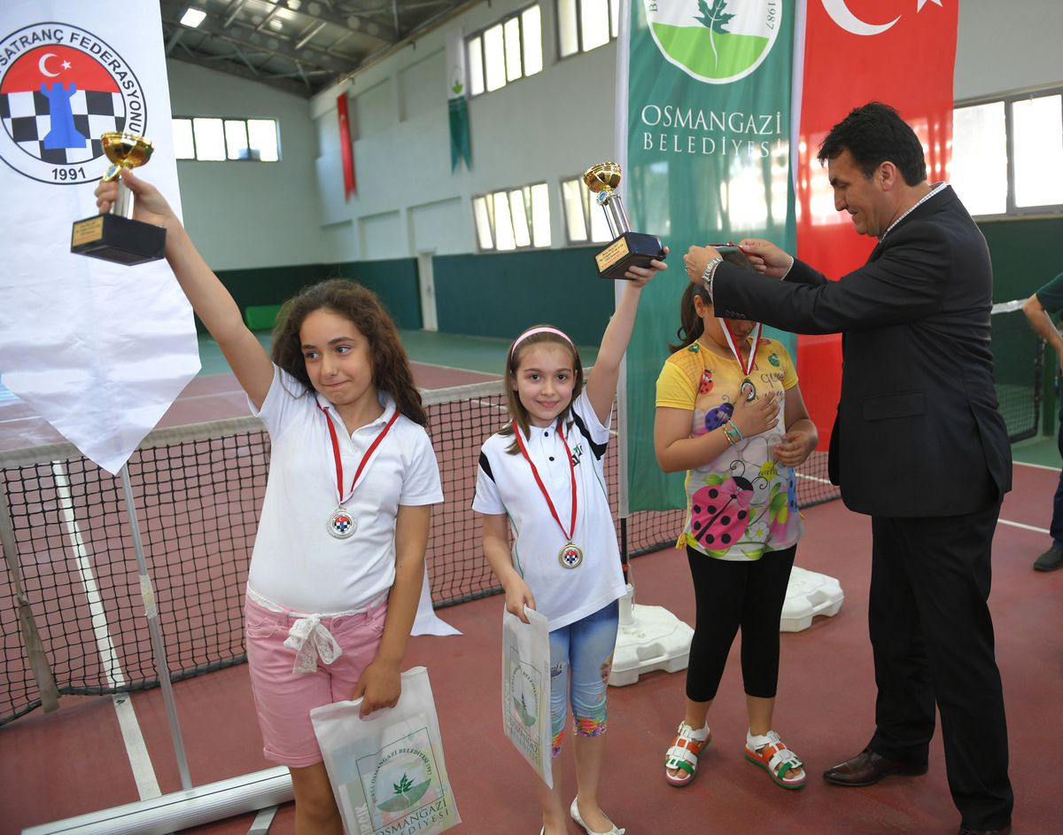 Minik Satranççılar Ödüllerini Aldı