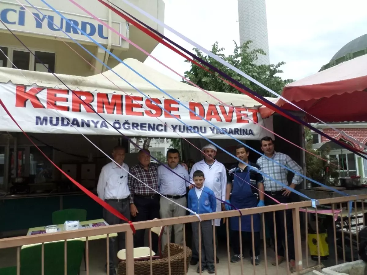 Mudanya Öğrenci Yurdu\'ndan Öğrenciler Yararına Kermes