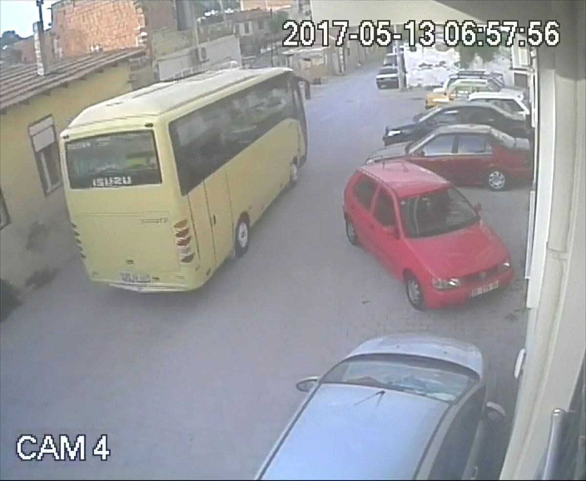 Muğla\'da Yolcu Midibüsünün Şarampole Yuvarlanması