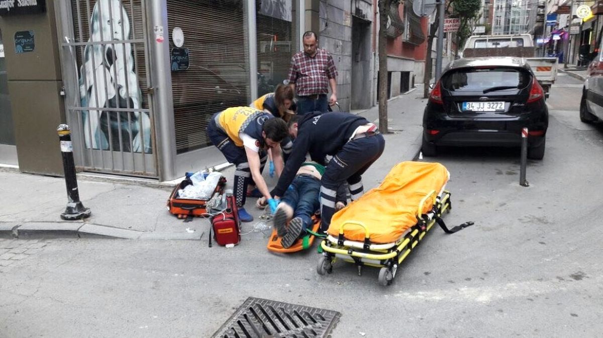 Şişli\'de Sokak Ortasında Silahlı Kavga: 1 Yaralı