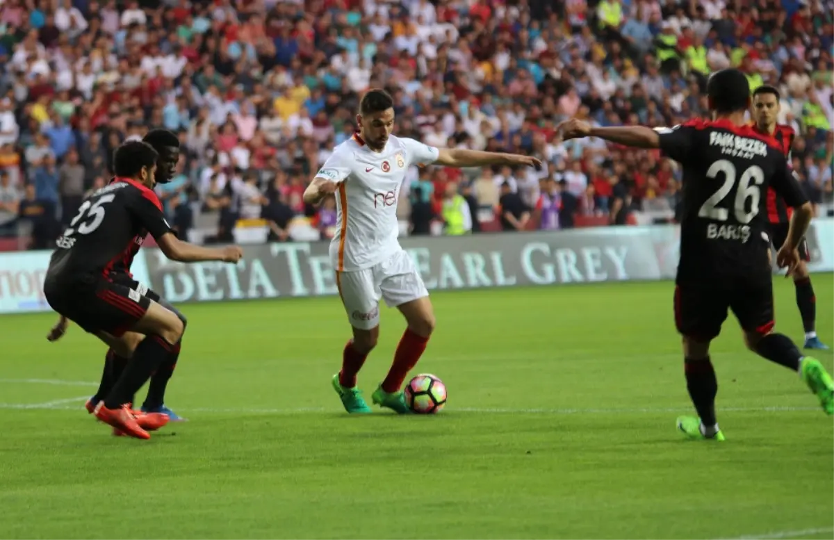 Sneijder Aslanı Ipten Aldı