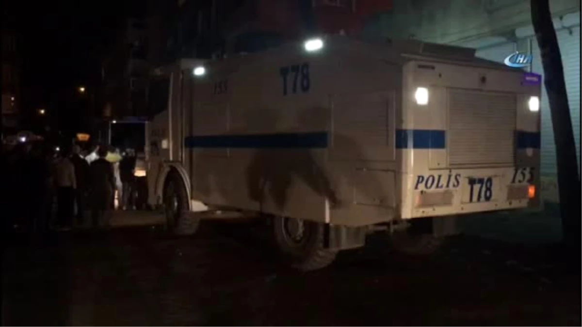 Sultangazi\'de İki Grup Arasında Çıkan Kavgada Bıçaklar Konuştu : 1 Ölü