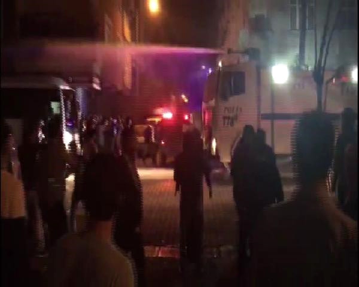 Sultangazi\'de Olaylar Çıktı, Polis Müdahale Etti (1)