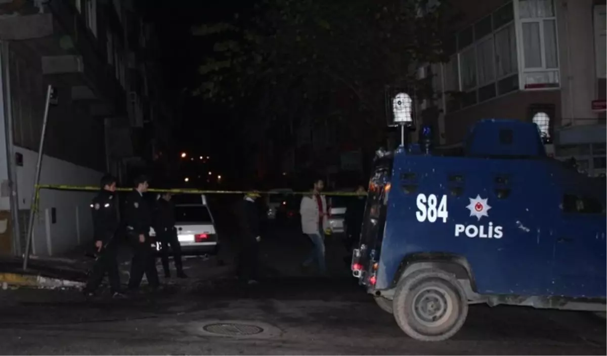 Sultangazi\'de Olaylar Çıktı, Polis Müdahale Etti (2)