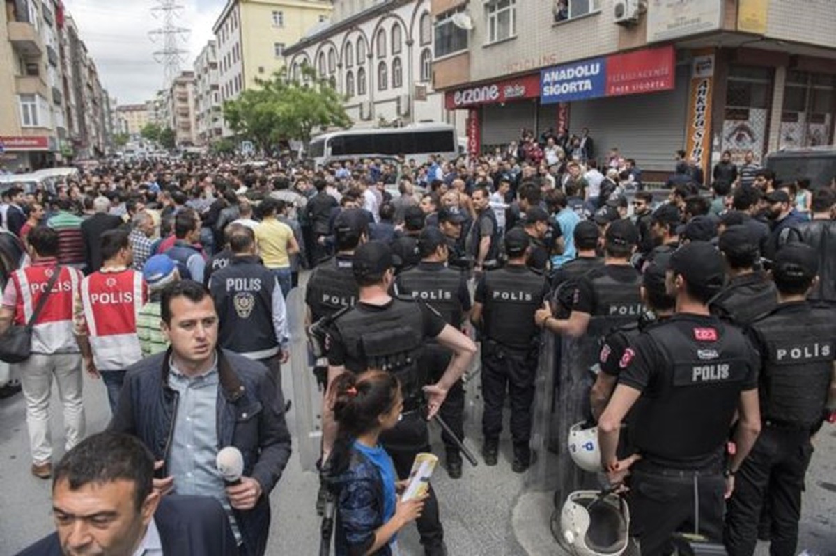 Sultangazi\'de Öldürülen Genç Toprağa Verildi