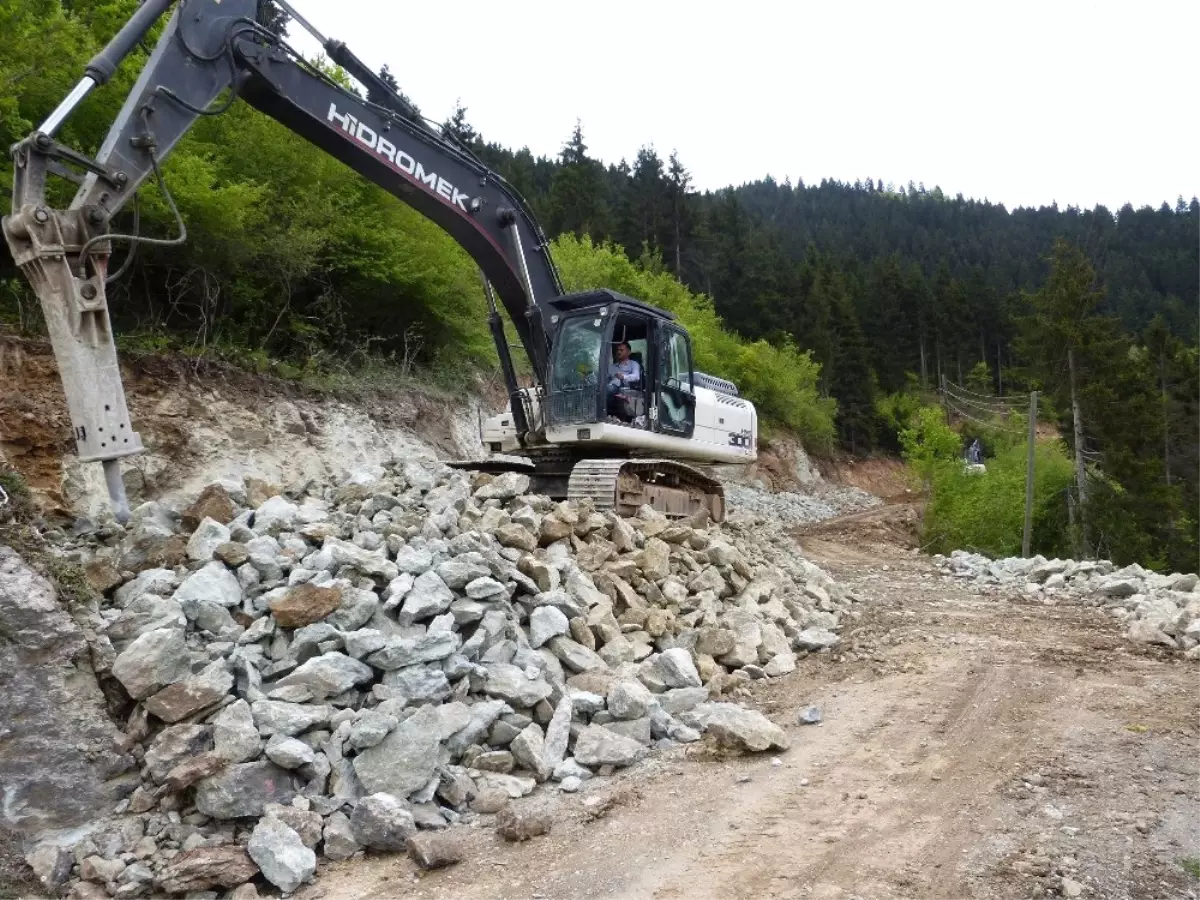 Trabzon\'da Yeşilyol Projesi Kapsamında 3 Ayrı Yayla Yolunda Çalışmalara Başlandı