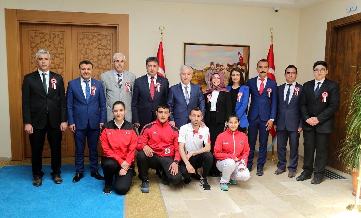 Vali Kamçı\'ya Gençlik Haftası Ziyareti