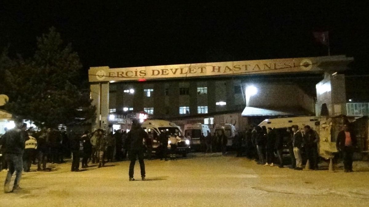 Van\'da PKK\'dan Bombalı Tuzak; 3 Korucu Yaralı