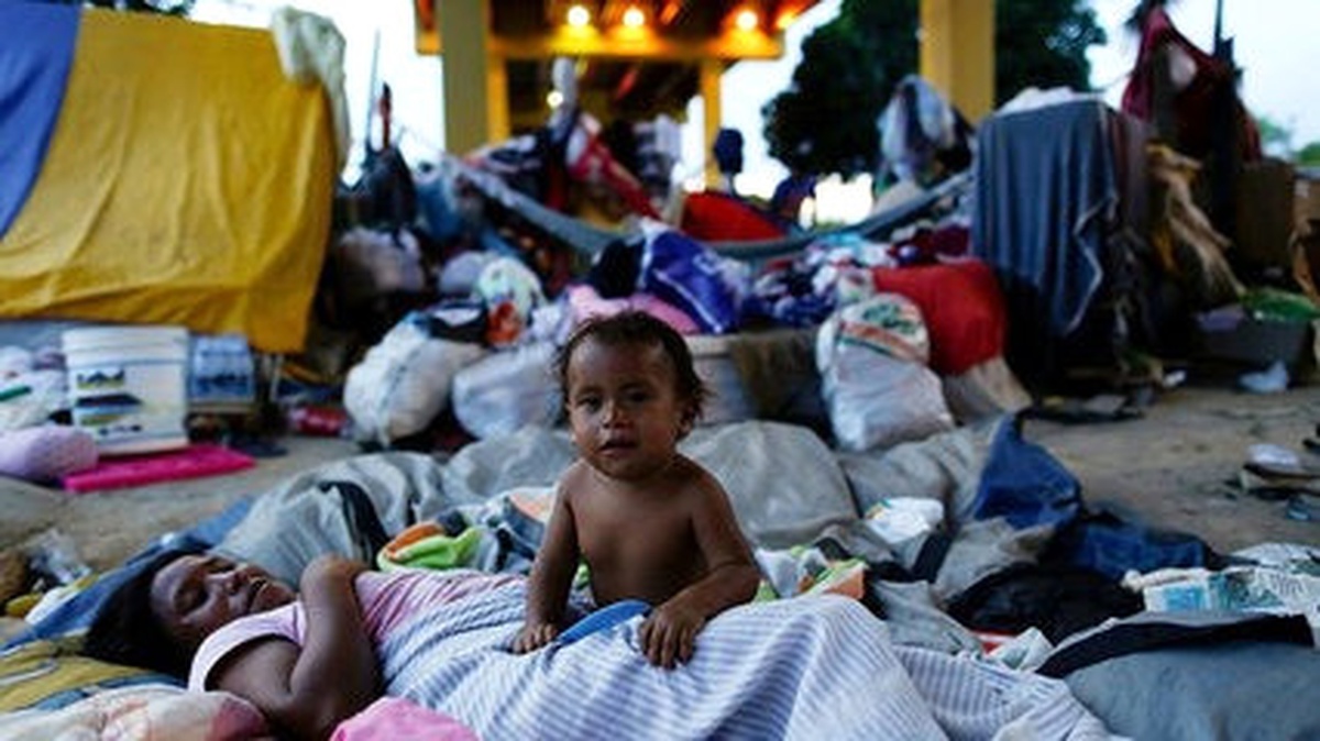 Venezuela\'daki Kaostan Kaçan Yerli Halk Brezilya\'ya Sığınıyor