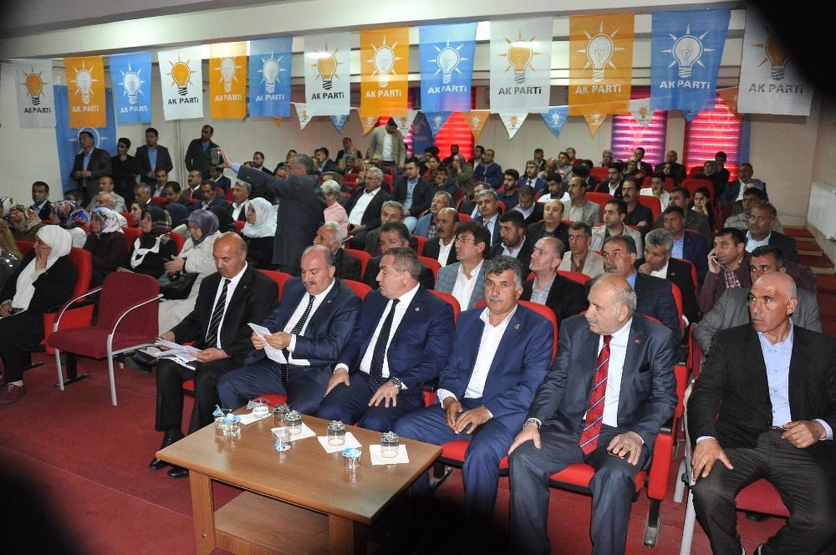 AK Parti\'den İstişare Toplantısı