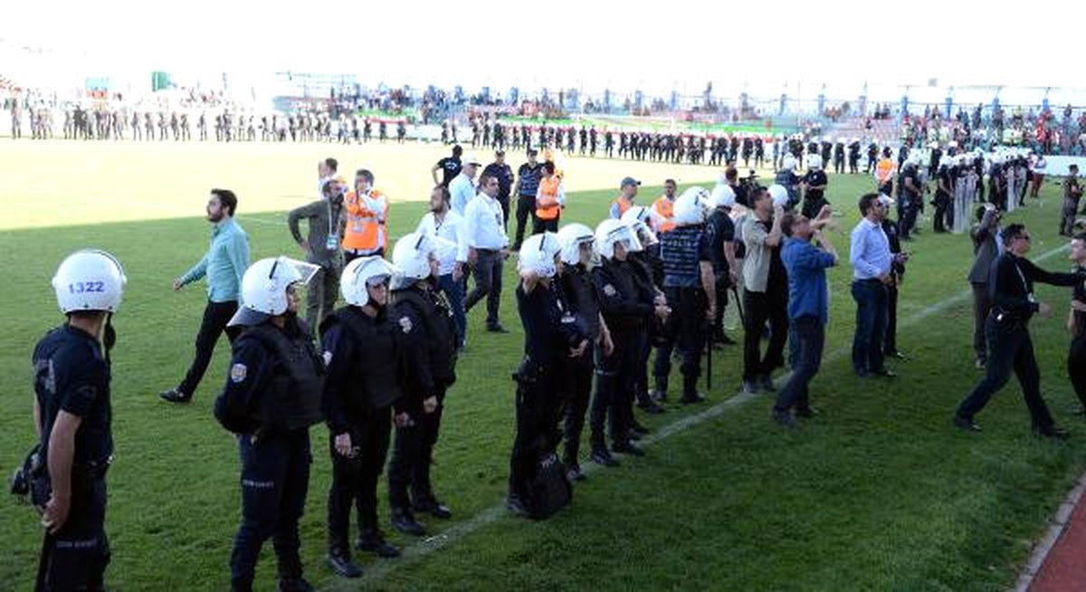 Amed Sportif- Büyükşehir Belediye Erzurumspor Maçı Sonrası Olaylar Çıktı
