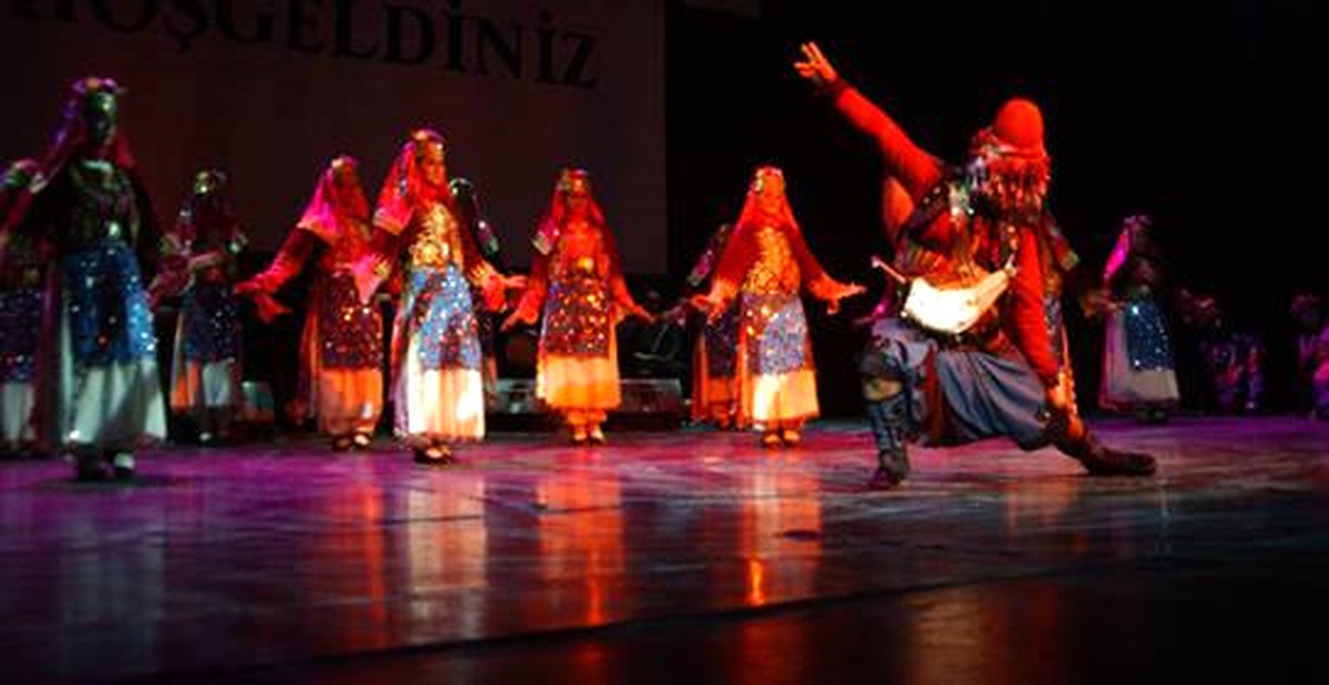 Anadolu Nefesi Halk Oyunları Gösterisi