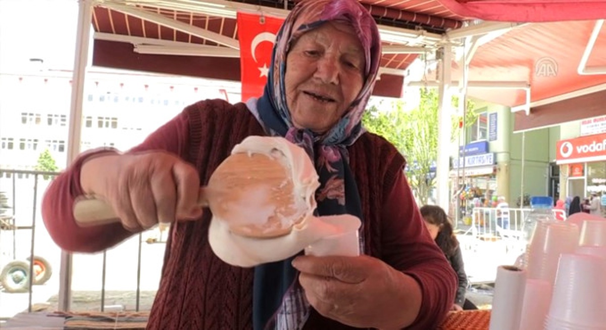 Asırlık Dondurmanın 65 Yıllık Ustası Fatma Nine